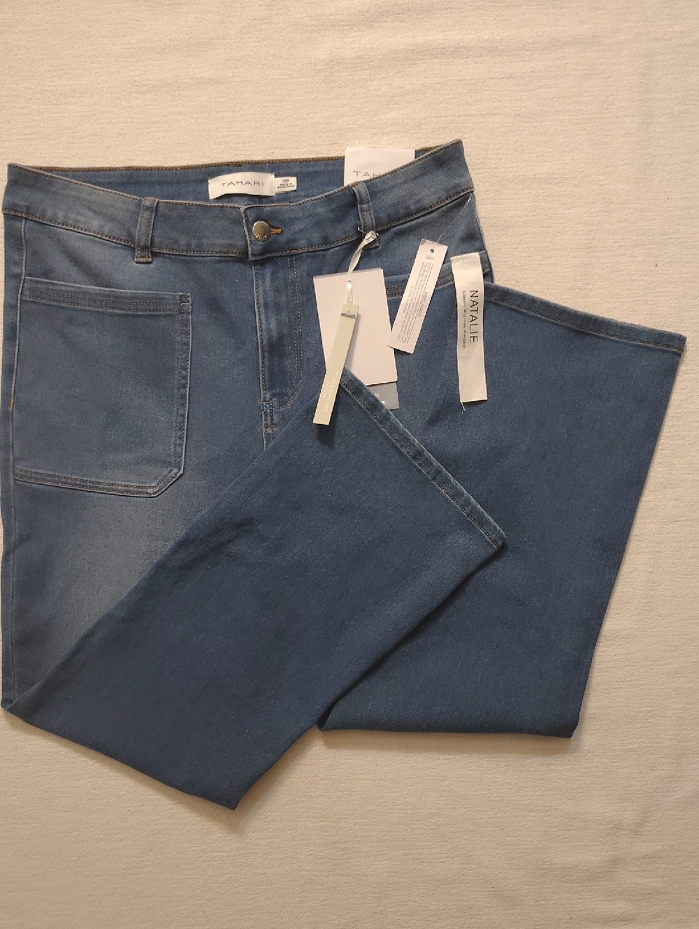 Tahari Petite Classic Mid -rise Mini boot Jeans. Color Glacier Wash. Size 10P - Picture 2 of 11